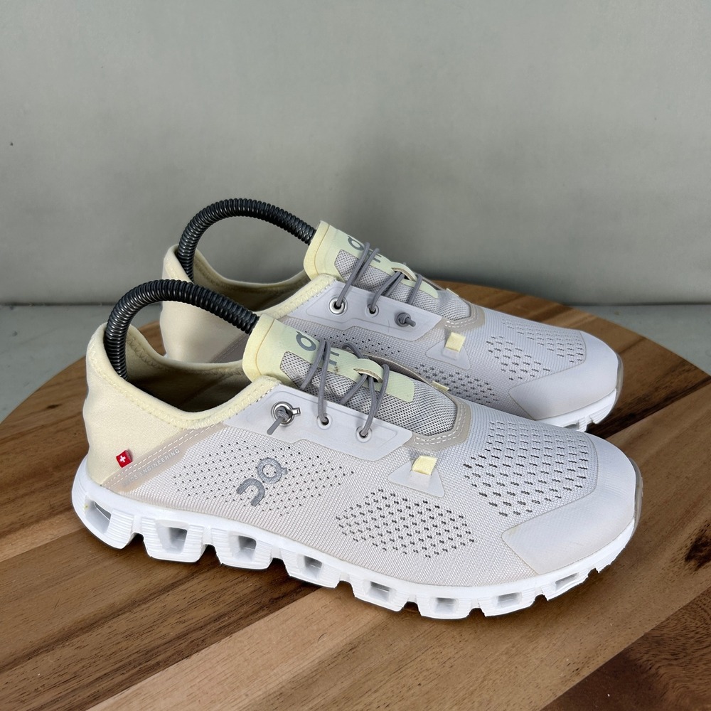 On Running Cloud 5 Pearl White Shoes Womens Size 8 59.98886 Low Top Sneakers